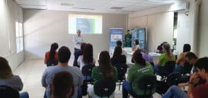 O Presidente do InPAR Rommel Barion durante a oficina sobre logistica reversa em Cascavel. O Presidente do InPAR Rommel Barion durante a oficina sobre logistica reversa em Cascavel.