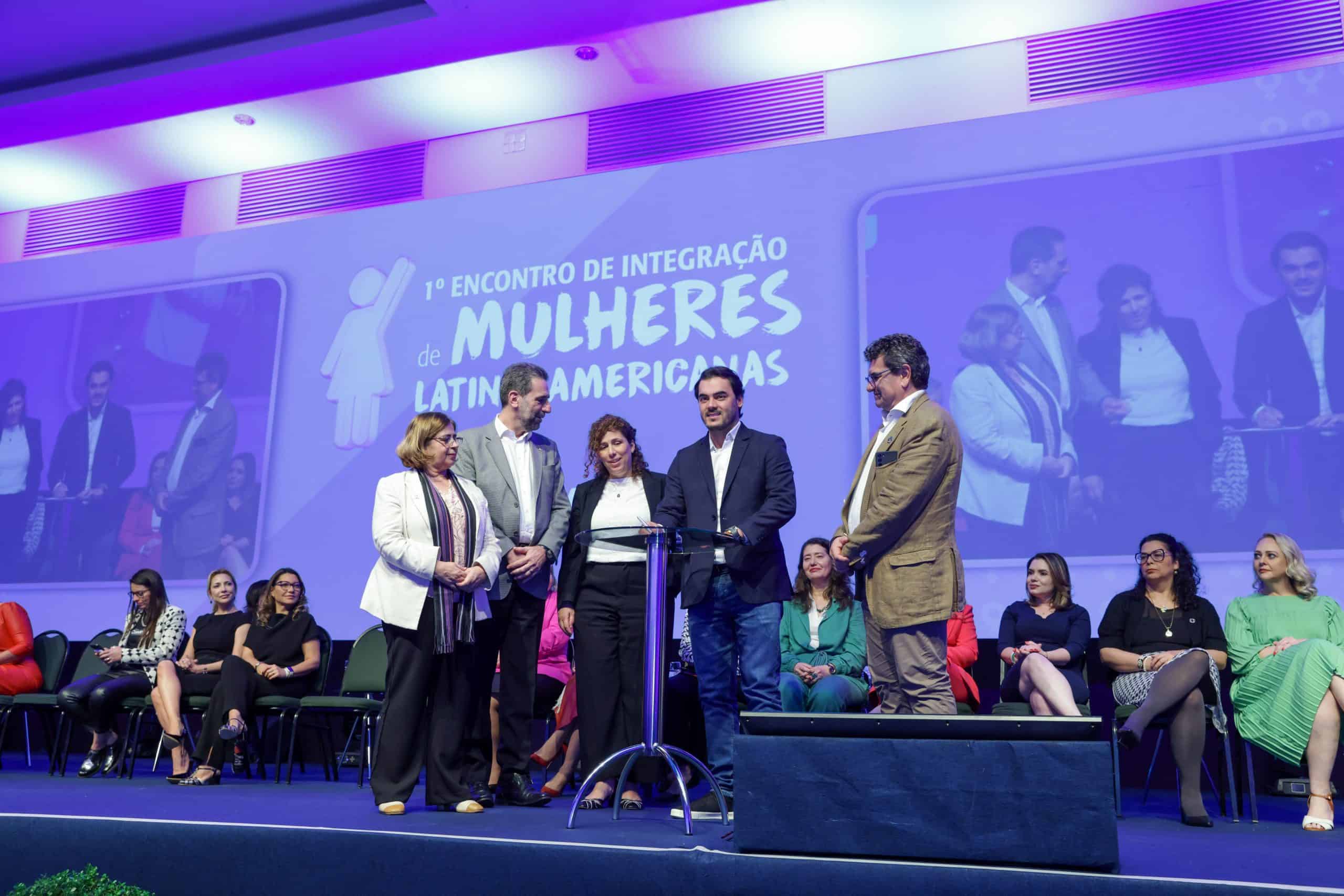 1º Encontro de Integração de Mulheres Latino-Americanas 1º Encontro de Integração de Mulheres Latino-Americanas