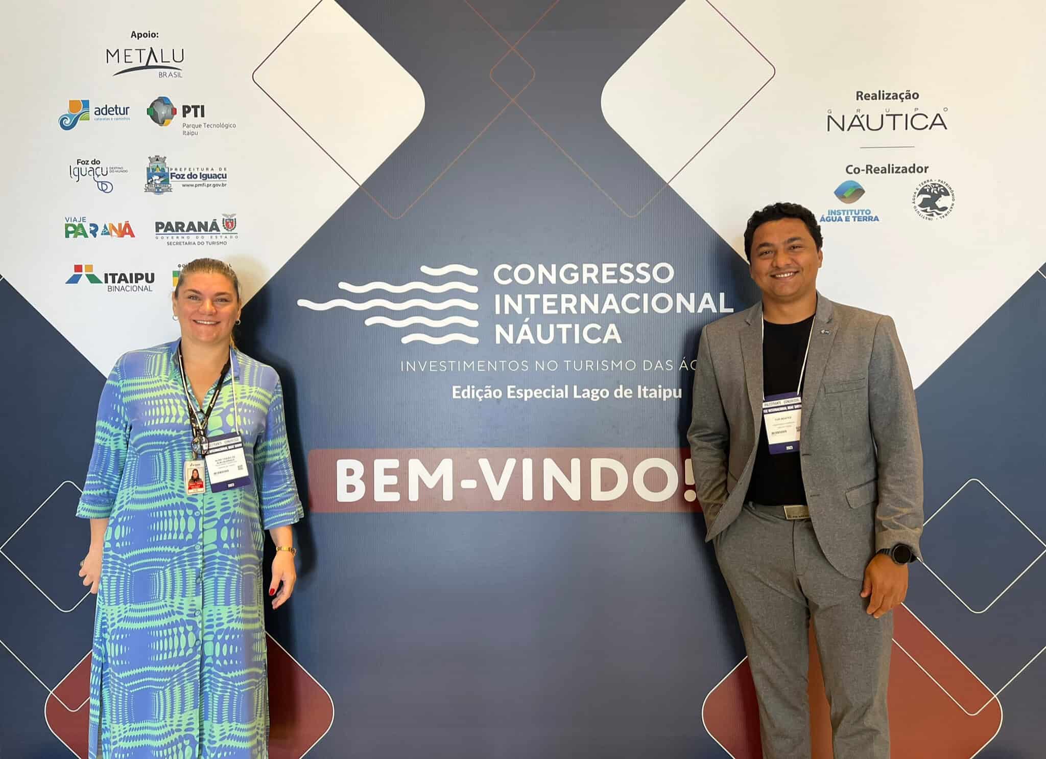 1f255f21 2f38 4923 8d85 c93a6184dc85 Yuri Benites e Aline Teigão durante o Congresso Internacional Náutica, realizado em novembro de 2023, sendo a primeira edição em Águas Doces, em Foz do Iguaçu.
