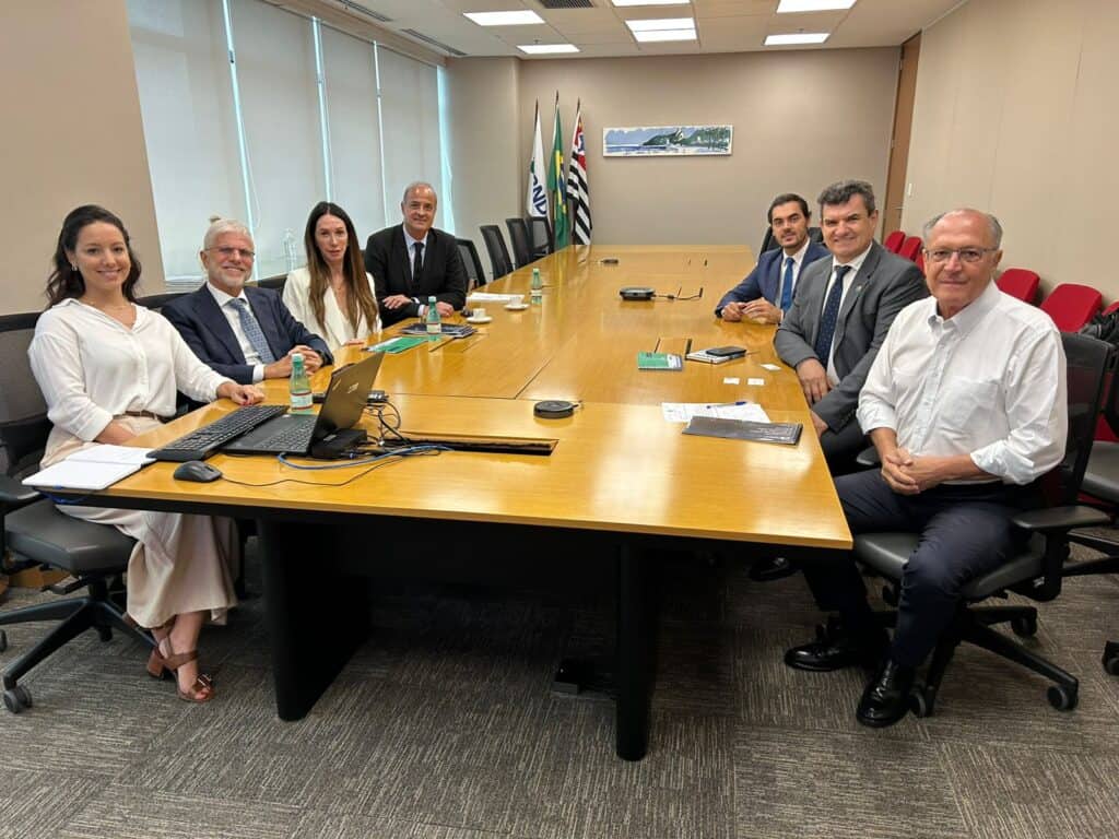 Apresentação das embarcações movidas a hidrogênio verde ao vice presidente do Brasil Geraldo Alckmin