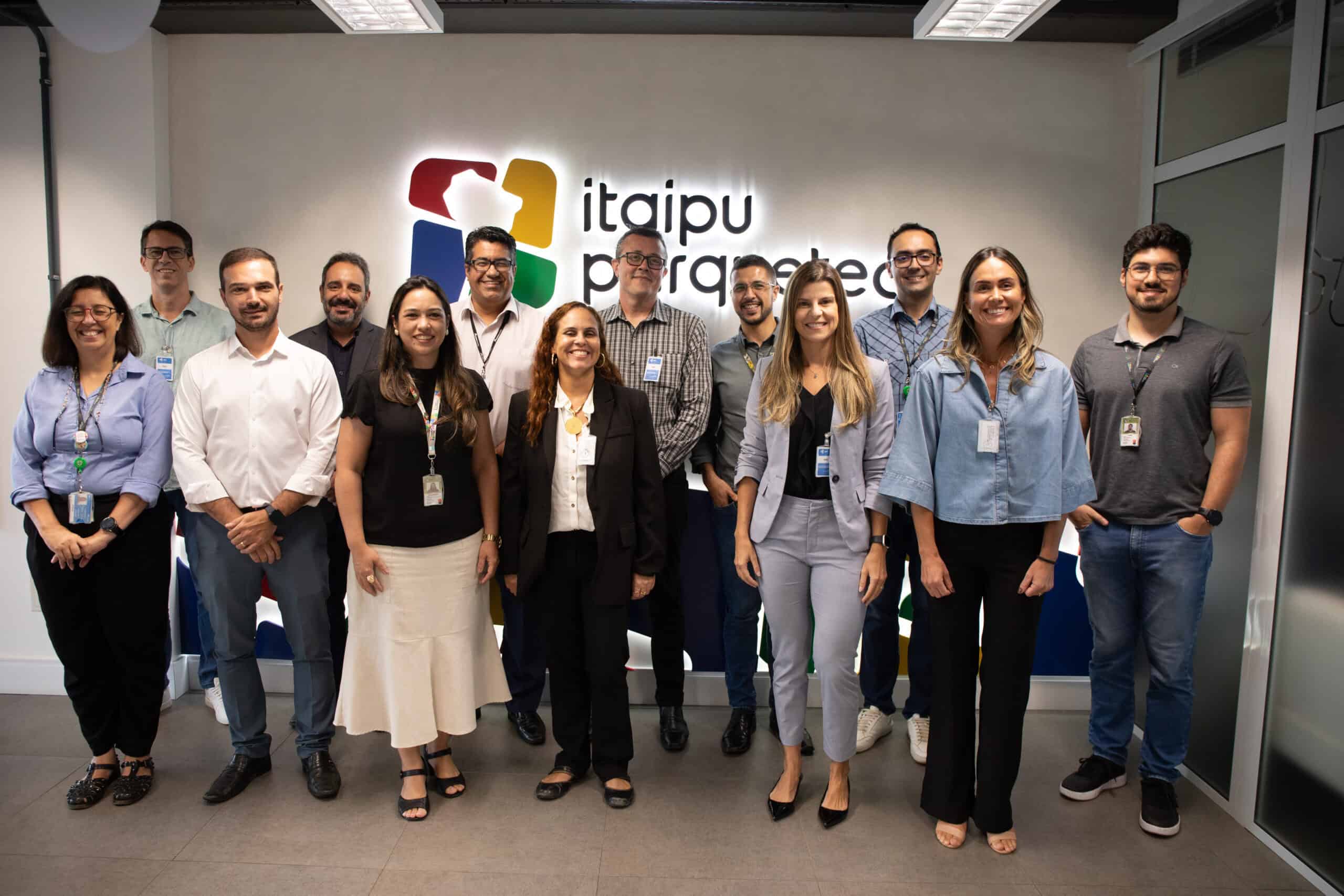 Comitiva da Agência Nacional de Mineração no Itaipu Parquetec