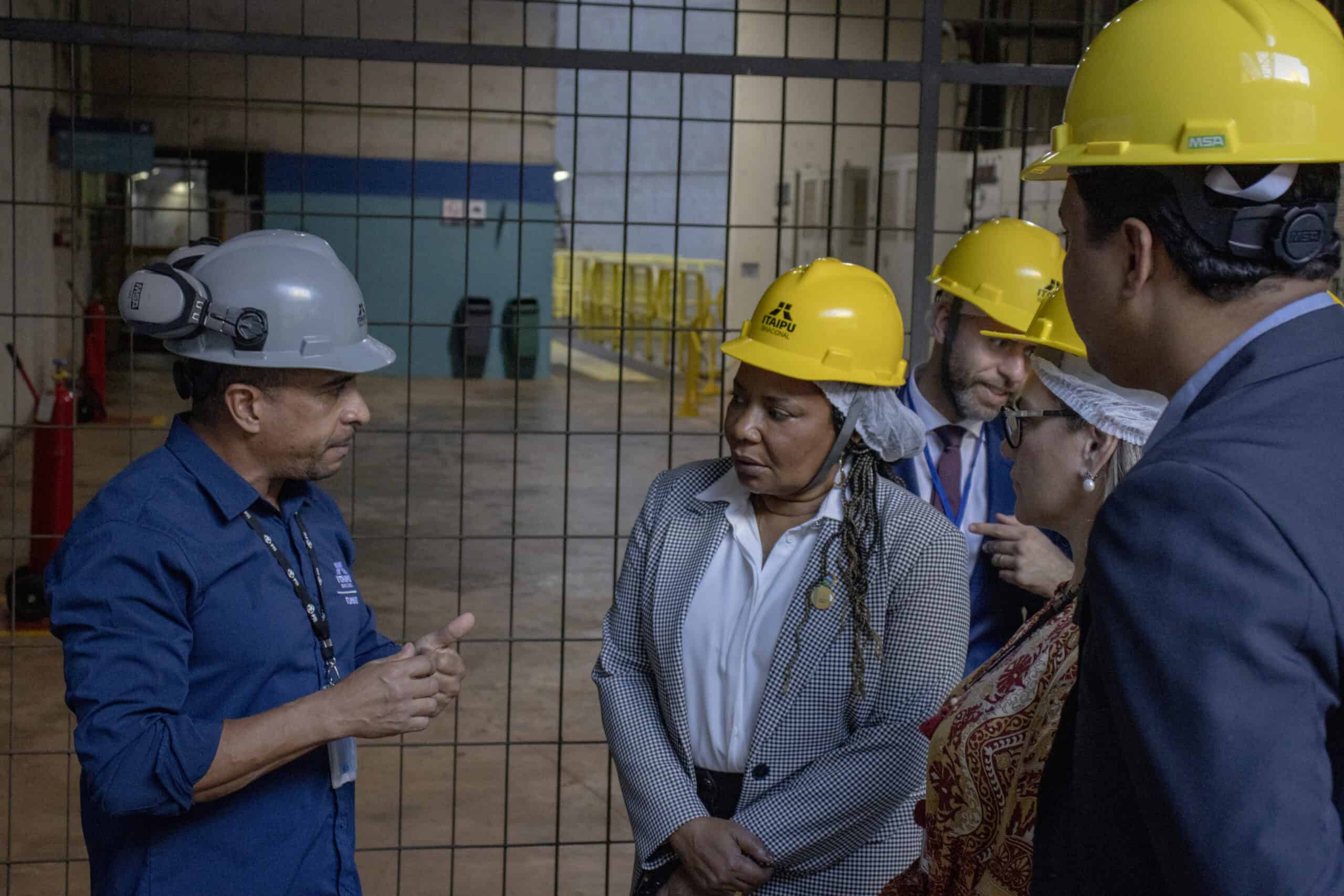 Edivaldo Nunes, em atendimento à Ministra da Cultura, Margareth Menezes Complexo Turístico Itaipu completa 18 anos sob gestão da Fundação Parque Tecnológico Itaipu-BR com mais de 8 milhões de visitantes e operação 100% sustentável.