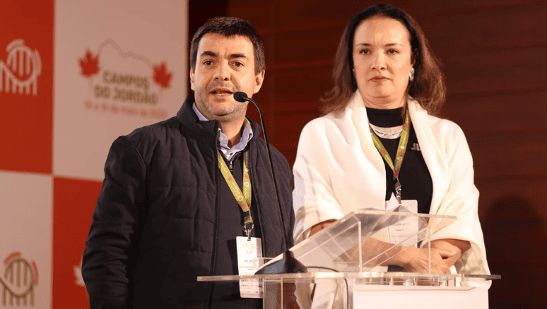 Pablo Morbis e Carolina Negri, do Sindepat, na abertura do segundo dia do evento. Pablo Morbis e Carolina Negri, do Sindepat, na abertura do segundo dia do evento.