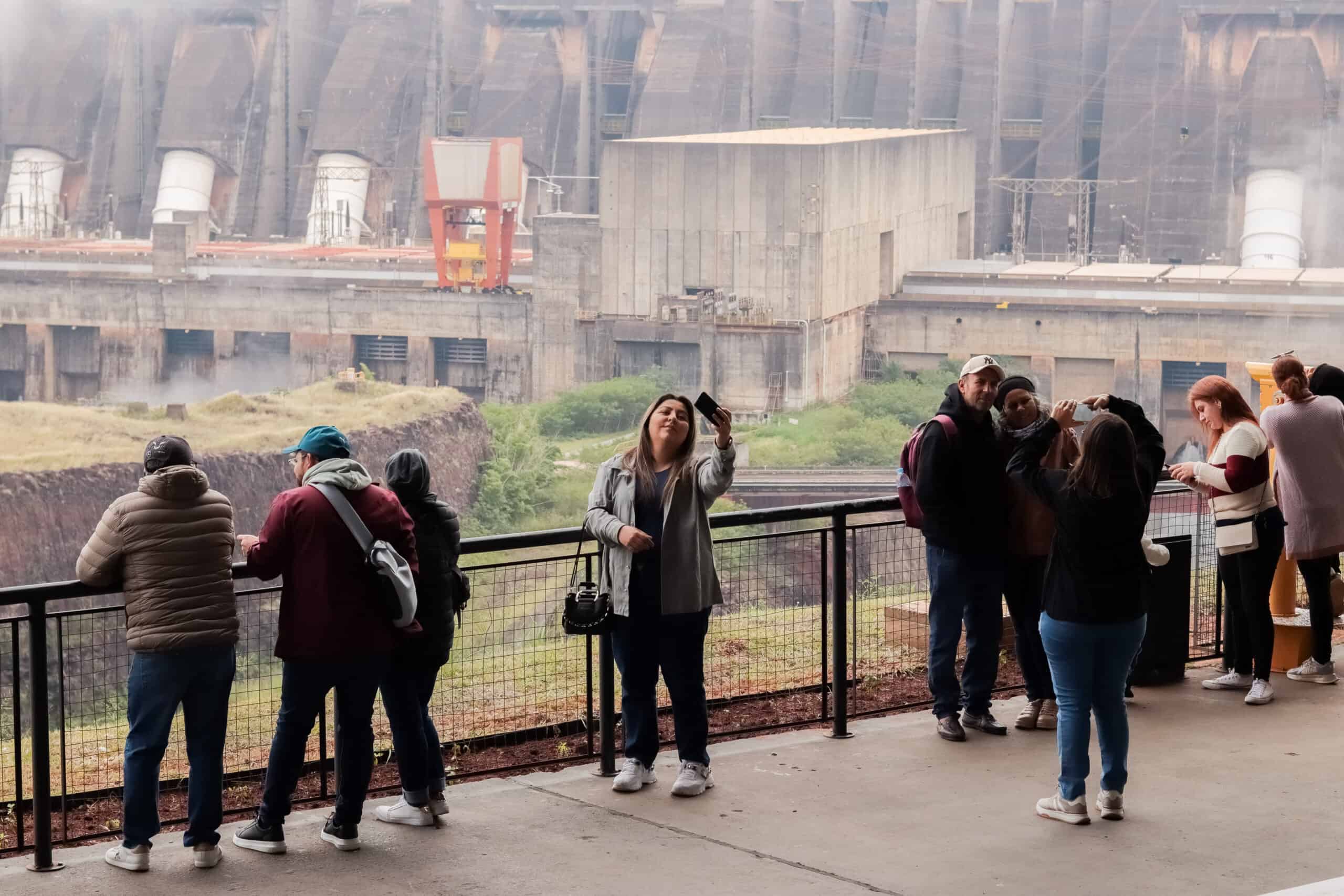 Melhor maio da história: Itaipu Binacional recebe mais de 37 mil visitantes.