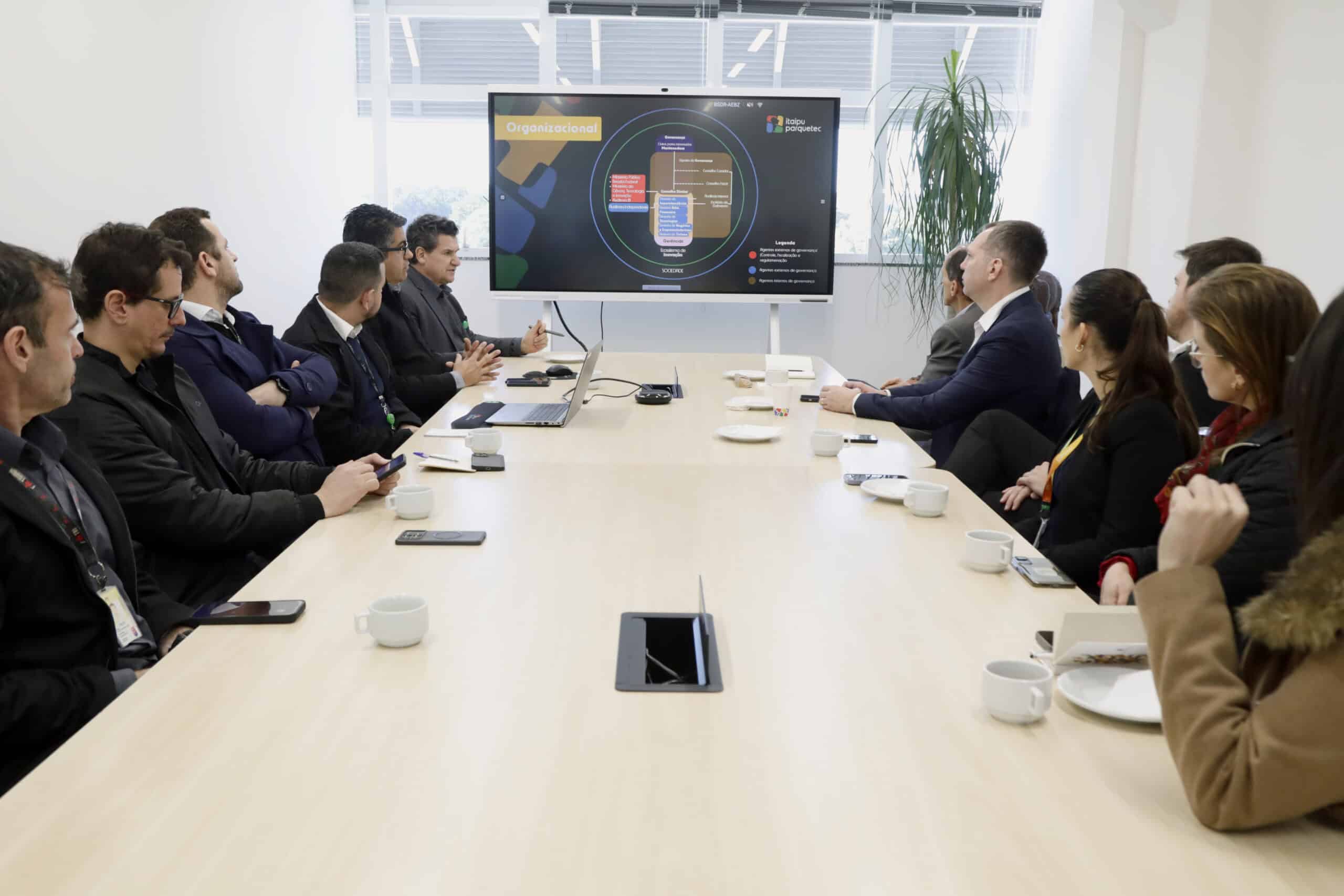 EMBRAPII visita Itaipu Binacional e Itaipu Parquetec para discutir inovação no setor energético.