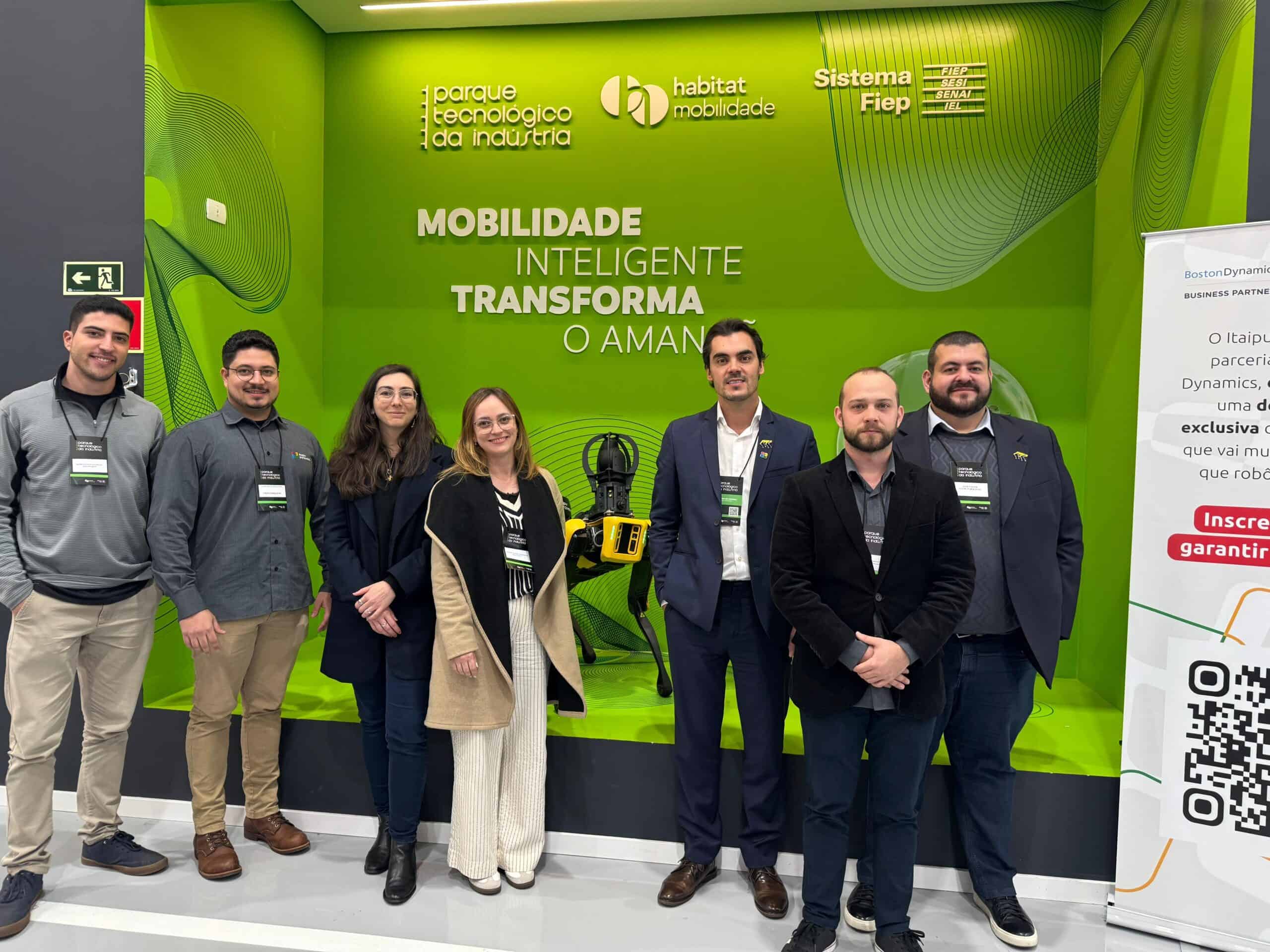 Itaipu Parquetec apresenta robô Spot na inauguração do Parque Tecnológico da Indústria em Curitiba.