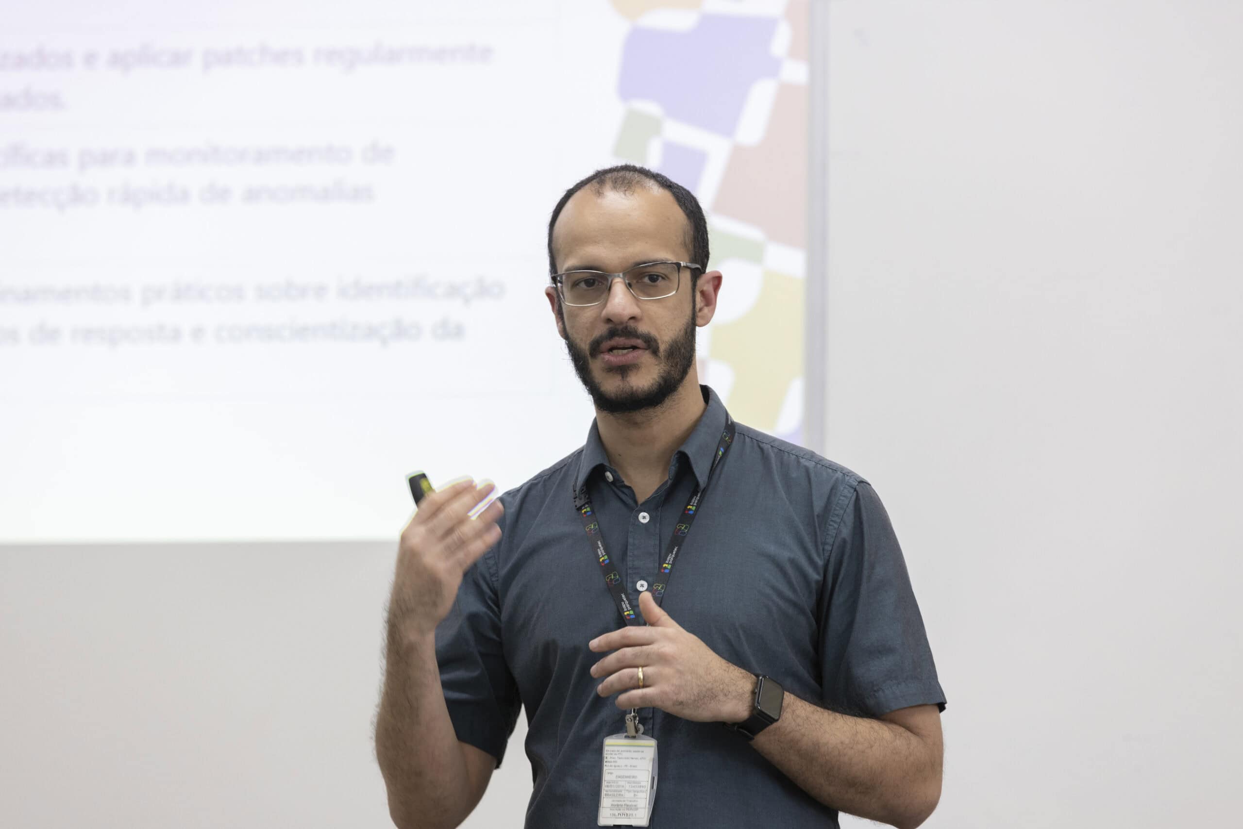 Curso de cibersegurança forma profissionais para proteção de infraestruturas críticas.