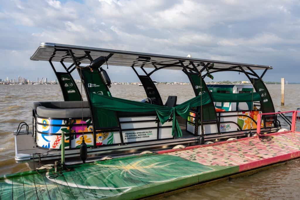 Primeiro barco 100% movido a hidrogênio verde da América Latina já navega pelos rios de Belém.