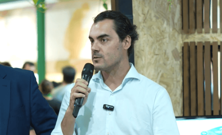 Na COP 30, Itaipu, CIBiogás e Itaipu Parquetec apresentam primeira amostra de bio-syncrude do Brasil.