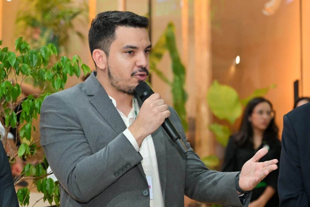 Na COP 30, Itaipu, CIBiogás e Itaipu Parquetec apresentam primeira amostra de bio-syncrude do Brasil.