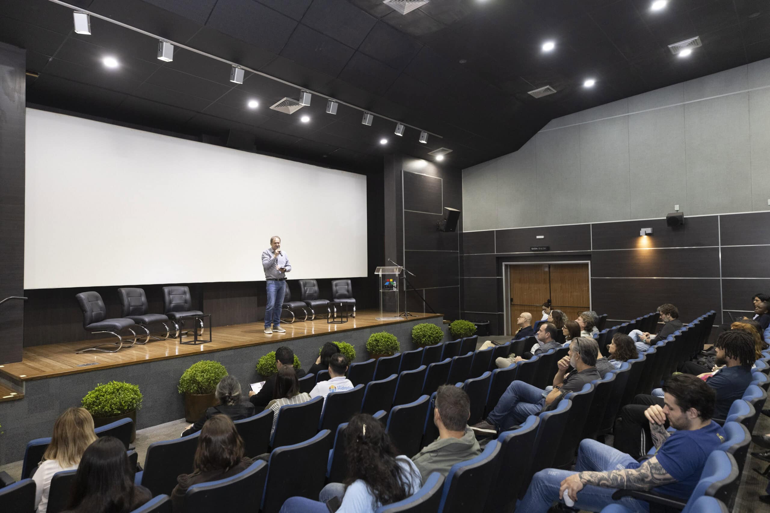 Workshop apresenta resultados sobre balanço de carbono no reservatório de Itaipu.