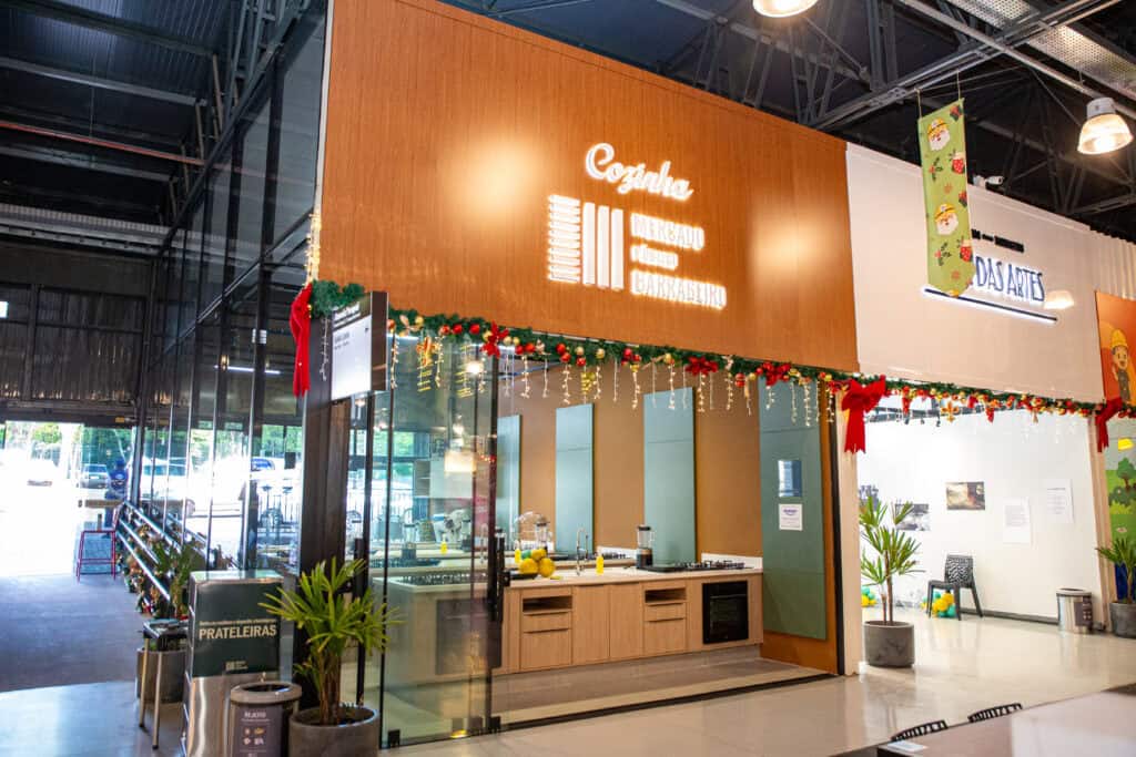 Mercado Público Barrageiro traz cozinha dedicada à formação gastronômica e valorização da cultura alimentar.