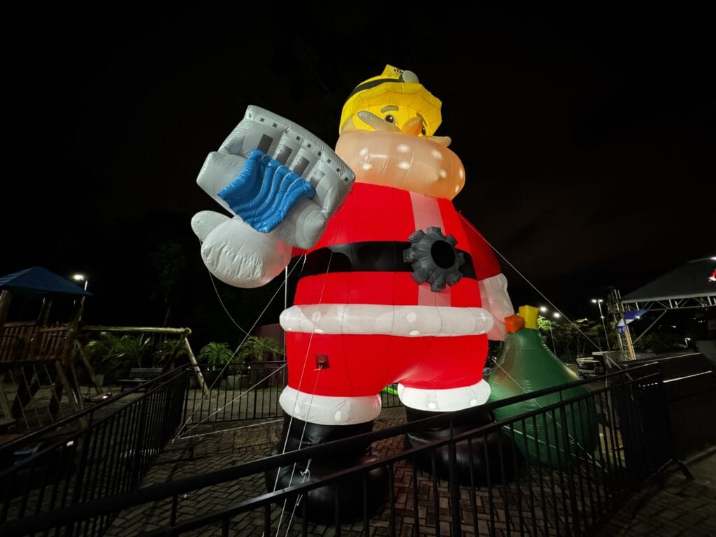 Mercado Barrageiro anuncia programação e decoração especial de Natal durante dezembro.