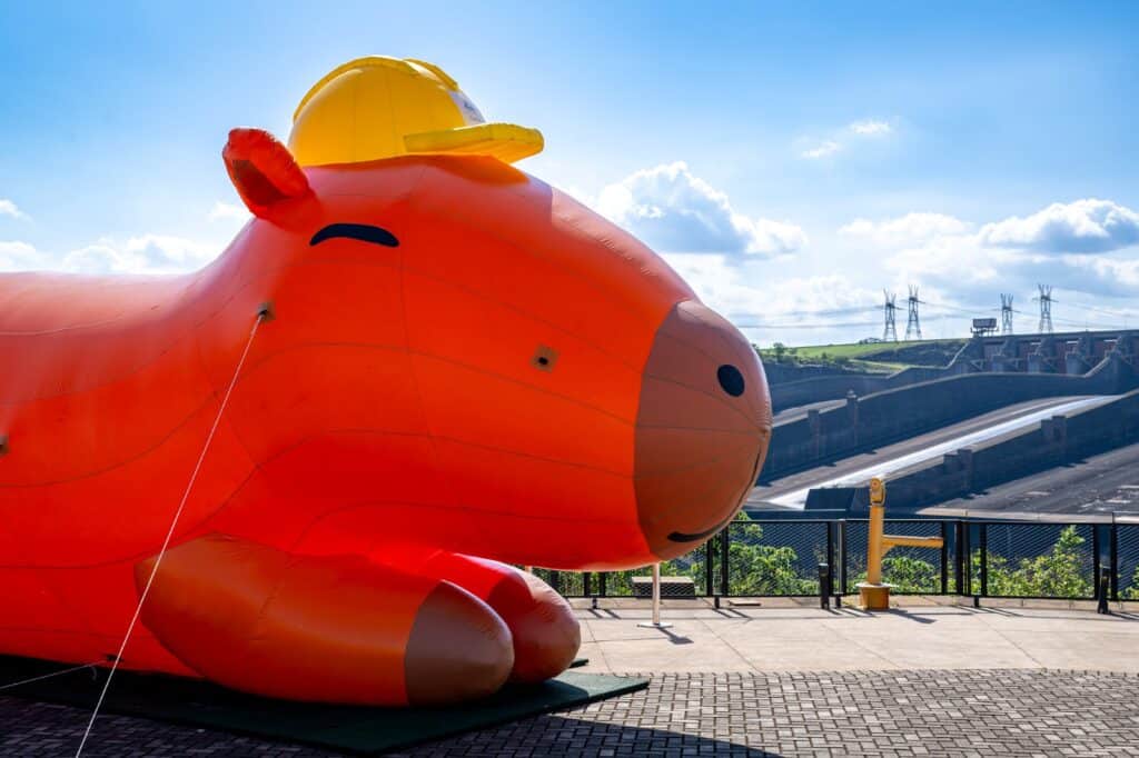 Capivara gigante foi uma das ações para atrair os turistas. Foto: William Brisida/Itaipu Binacional