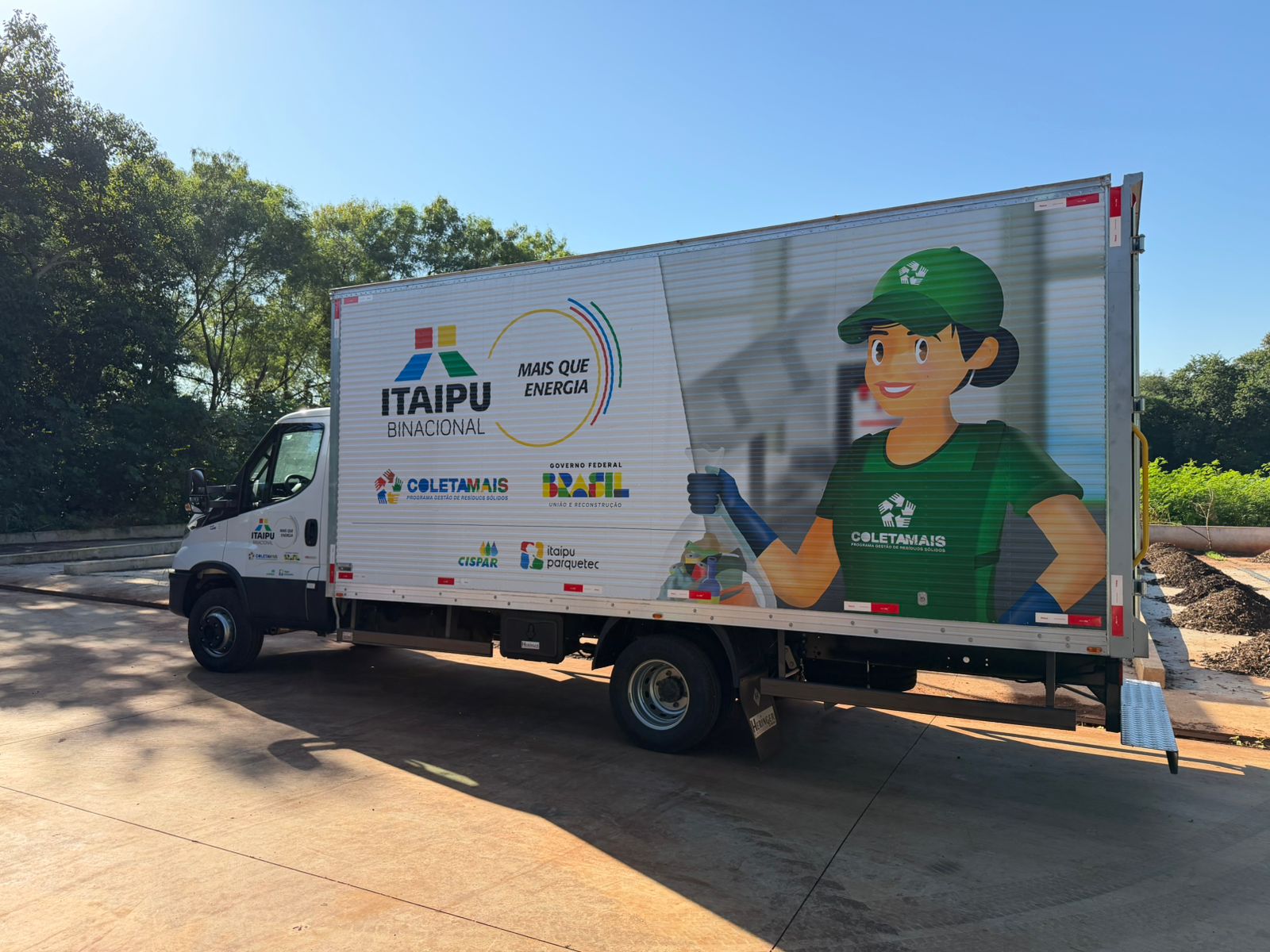 Itaipu entrega caminhão para associação de catadores em Marechal Cândido Rondon. Itaipu entrega caminhão para associação de catadores em Marechal Cândido Rondon.